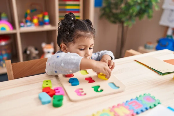 Adorable Hispanic Girl Playing Maths Puzzle Game Sitting Table Kindergarten — 스톡 사진
