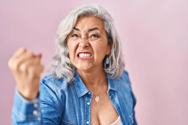 Middle Age Woman Grey Hair Standing Pink Background Angry Mad — Stockfoto
