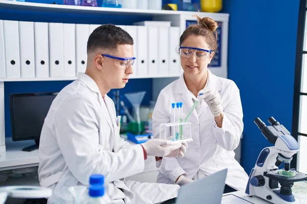 Man Woman Scientists Holding Test Tubes Laboratory —  Fotos de Stock