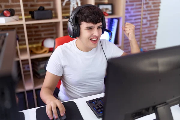 Non Binary Man Streamer Playing Video Game Winner Expression Gaming — Foto Stock