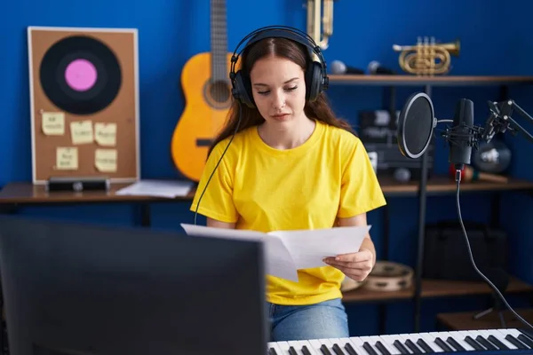 Young Woman Musician Listening Music Reading Song Music Studio — Stockfoto
