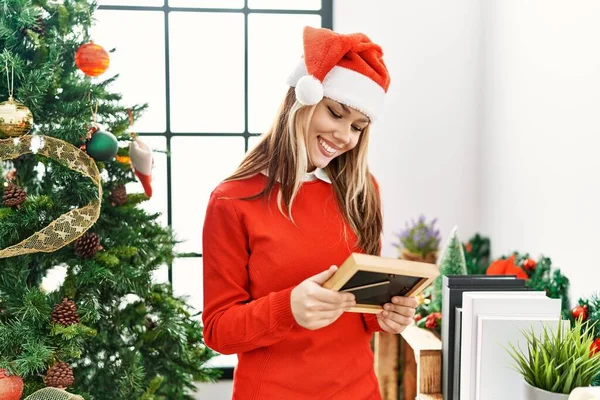 Young Caucasian Woman Looking Photo Standing Christmas Tree Home — ストック写真