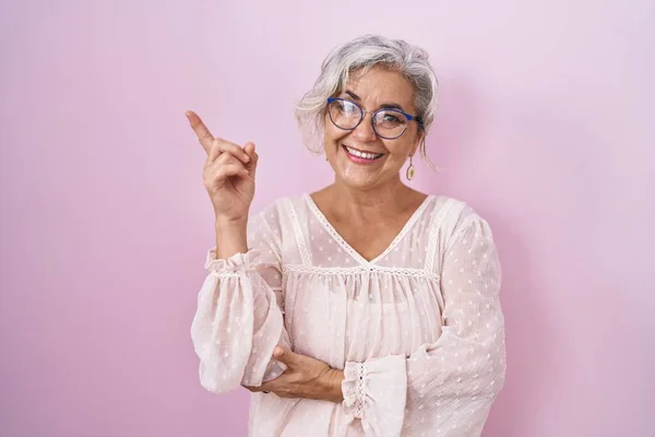 Middle Age Woman Grey Hair Standing Pink Background Big Smile — Stock Photo, Image