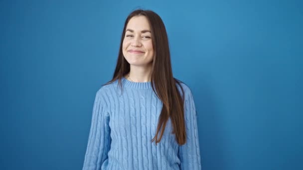 Joven Mujer Caucásica Sonriendo Confiada Diciendo Que Con Cabeza Sobre — Vídeos de Stock
