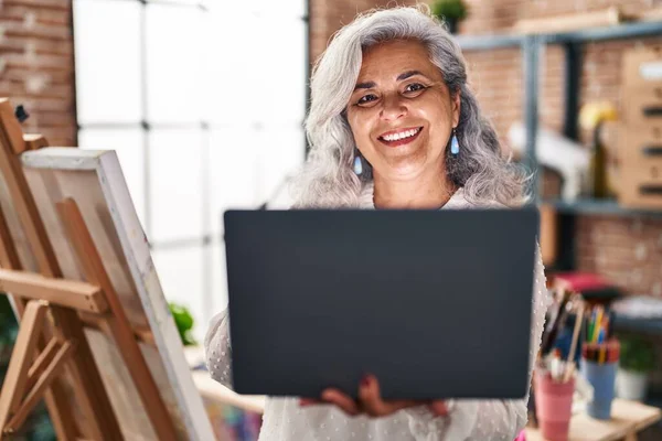 Middle Age Woman Artist Using Laptop Standing Art Studio — Stok fotoğraf