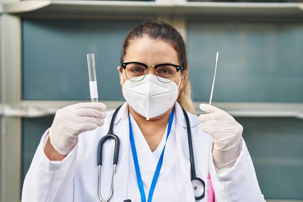 Young Beautiful Size Woman Doctor Wearing Medical Mask Holding Covid — Stok fotoğraf