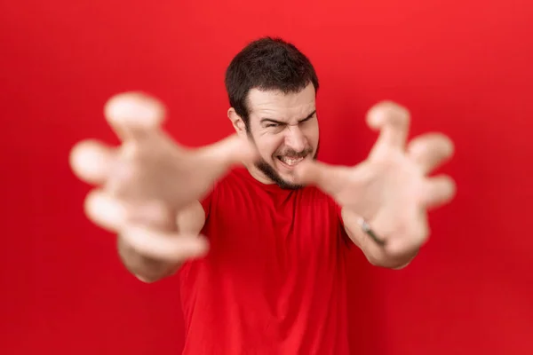 Young Hispanic Man Wearing Casual Red Shirt Shouting Frustrated Rage — Stock Photo, Image