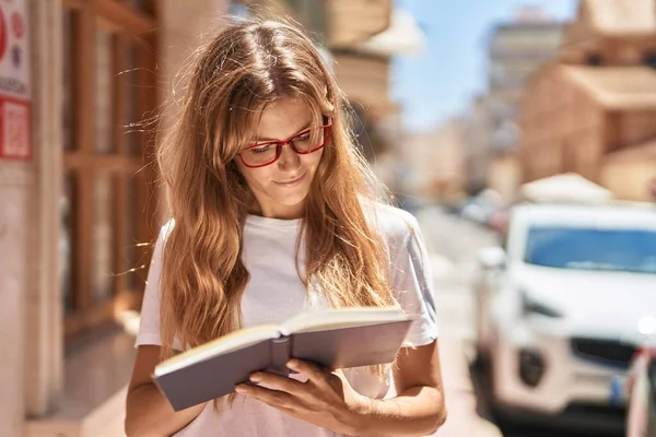 Young Blonde Girl Wearing Glasses Reading Book Street — Stock Photo, Image