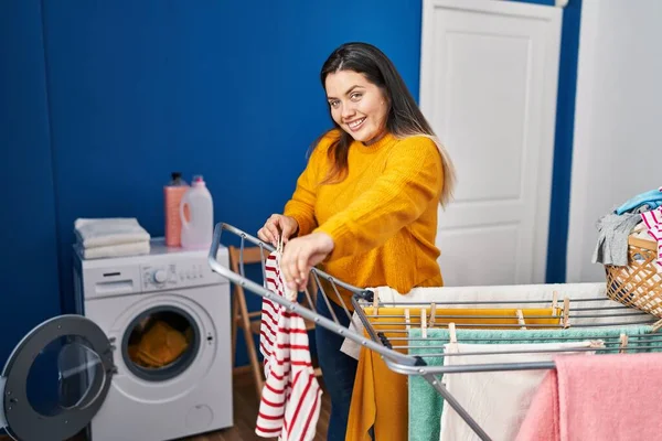 Young Beautiful Size Woman Smiling Confident Hanging Clothes Clothesline Laundry — ストック写真