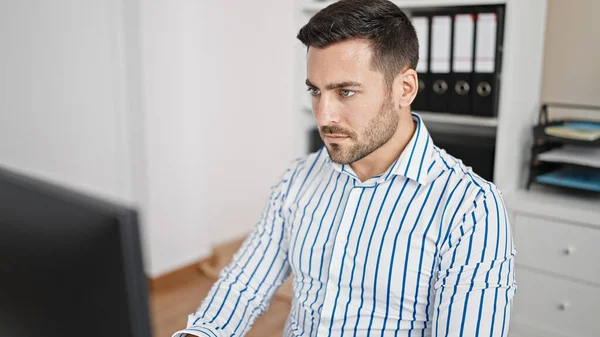 Young Hispanic Man Business Worker Using Computer Working Office — 图库照片