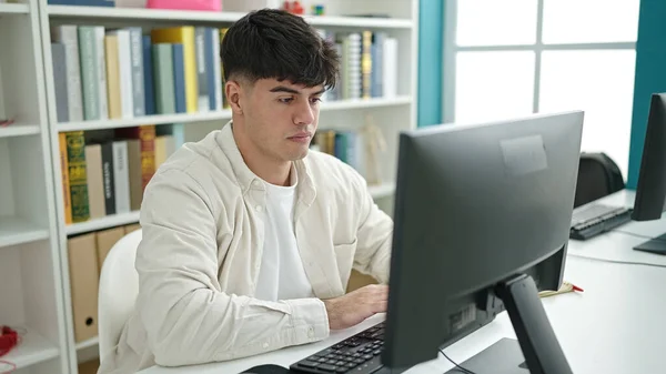 Young Hispanic Man Student Using Computer Studying Library University — Foto de Stock