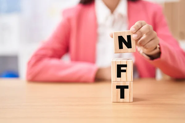 Business Woman Holding Cubes Nft Word Table — Stock Photo, Image