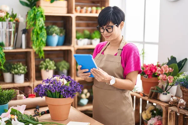 Middle Age Chinese Woman Florist Smiling Confident Using Touchpad Flower — Stock Photo, Image