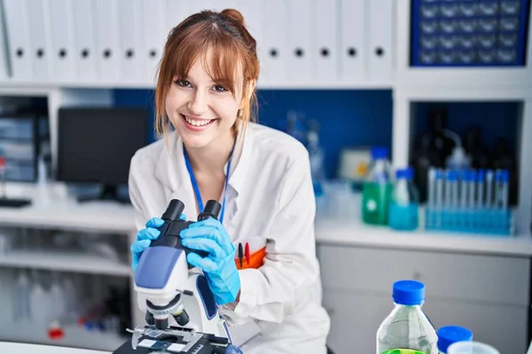 Young Woman Scientist Smiling Confident Using Microscope Laboratory — Stok fotoğraf