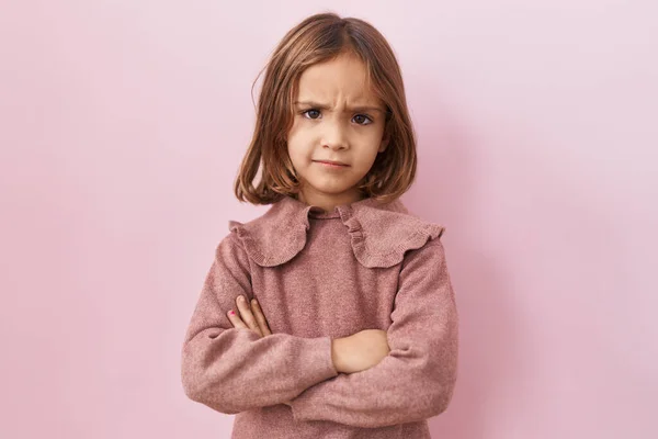 Klein Latijns Meisje Dat Sceptisch Zenuwachtig Roze Achtergrond Staat Afkeurende — Stockfoto