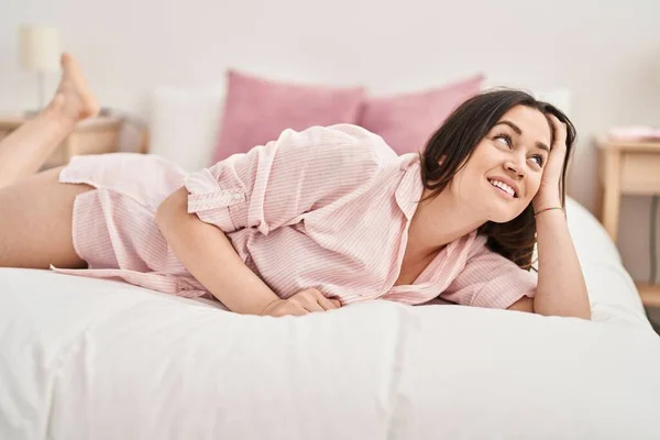 Young Woman Smiling Confident Lying Bed Bedroom — Photo