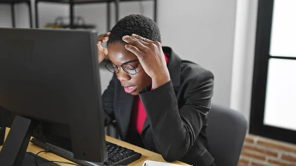 African American Woman Business Worker Stressed Using Computer Office — Stock Photo, Image