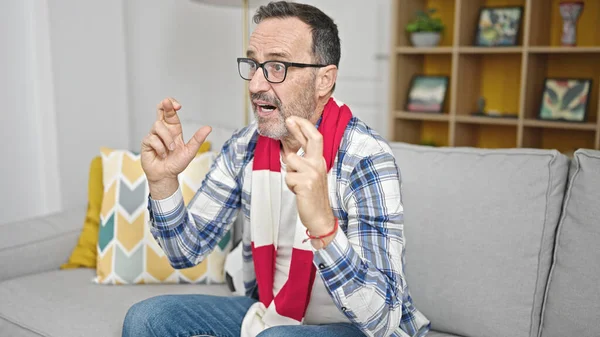 Middle Age Man Supporting Soccer Team Crossing Fingers Lucky Home — ストック写真