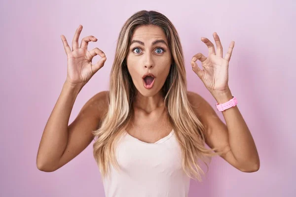Young Blonde Woman Standing Pink Background Looking Surprised Shocked Doing — Zdjęcie stockowe