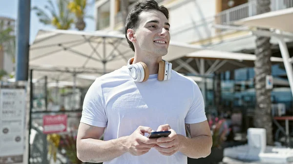 Young Hispanic Man Smiling Confident Using Smartphone Coffee Shop Terrace — Stock fotografie