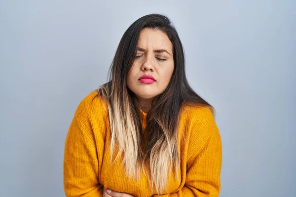 Young Hispanic Woman Standing Isolated Background Hand Stomach Because Indigestion — Stock Photo, Image