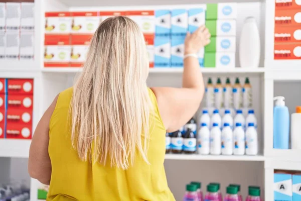 Young Woman Customer Looking Shelving Back View Pharmacy — Stockfoto