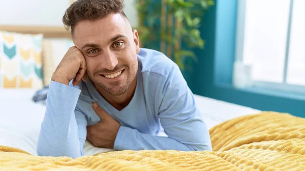 Young Hispanic Man Smiling Confident Lying Bed Bedroom — Stockfoto