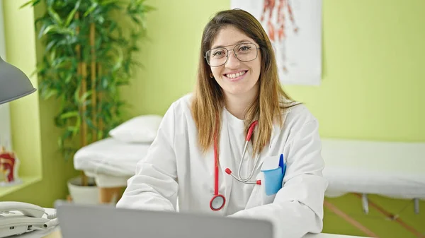 Young Blonde Woman Doctor Using Laptop Working Clinic — Stockfoto