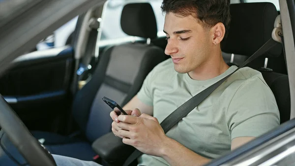 Young Hispanic Man Using Smartphone Sitting Car Street — Foto Stock