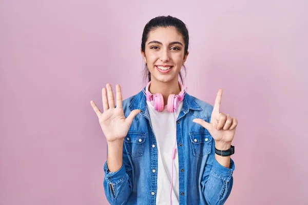 Young Beautiful Woman Standing Pink Background Showing Pointing Fingers Number — Φωτογραφία Αρχείου