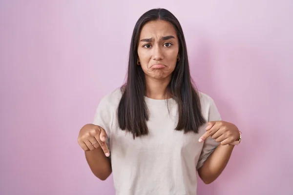 Young Hispanic Woman Standing Pink Background Pointing Looking Sad Upset — 스톡 사진
