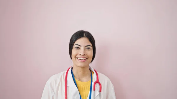 Young Beautiful Hispanic Woman Doctor Smiling Confident Standing Isolated Pink — Stock Photo, Image