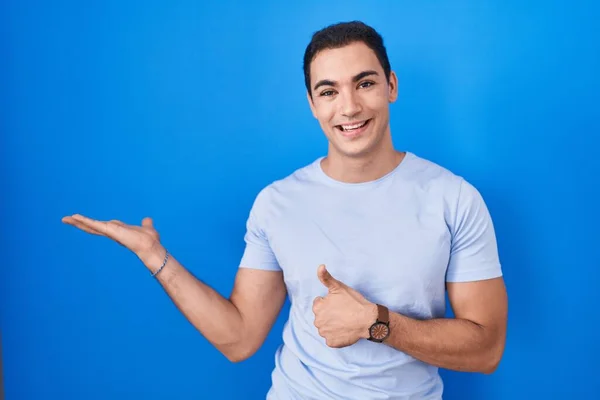 Young Hispanic Man Standing Blue Background Showing Palm Hand Doing — Foto de Stock