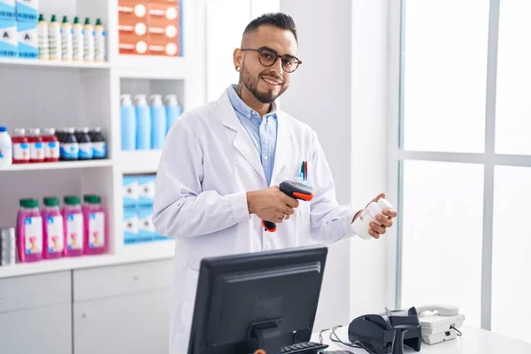 Young Hispanic Man Pharmacist Scanning Pills Bottle Pharmacy — Stock Photo, Image