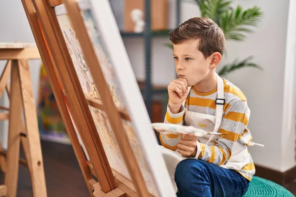Dibujo Infantil Rubio Con Expresión Duda Estudio Arte — Foto de Stock