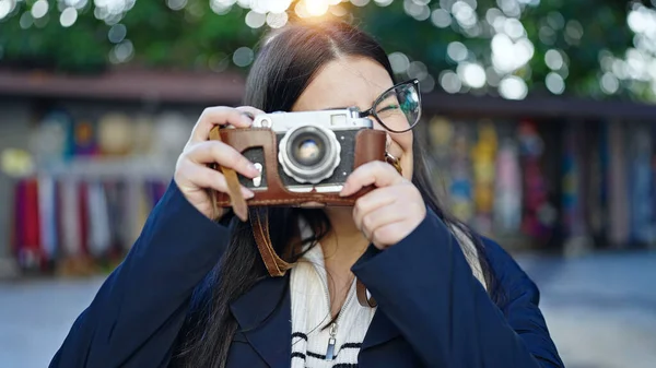 Young Hispanic Woman Tourist Wearing Backpack Taking Pictures Camera Street — Stock Photo, Image