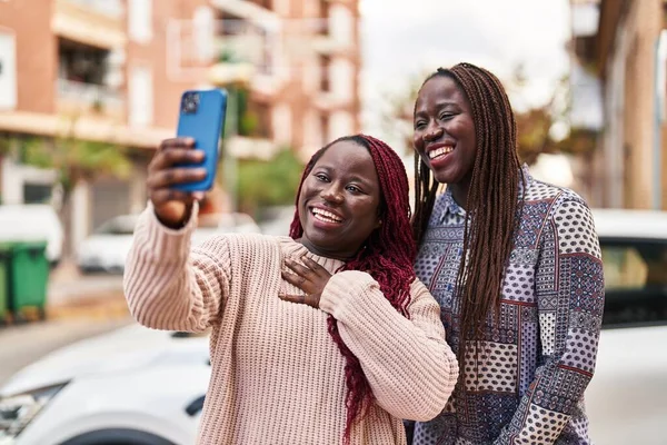 African American Women Friends Smiling Confident Having Video Call Street — Stock Photo, Image