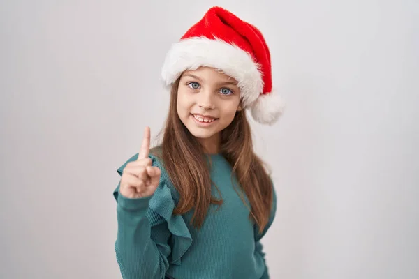 Petite Fille Caucasienne Portant Chapeau Noël Souriant Avec Une Idée — Photo