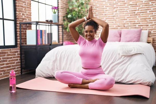 African American Woman Smiling Confident Doing Yoga Exercise Bedroom — Photo