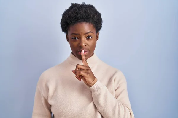 African American Woman Standing Blue Background Asking Quiet Finger Lips — Stockfoto