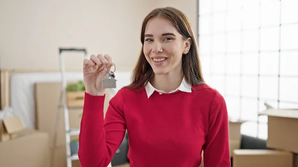 Young Hispanic Woman Smiling Confident Holding House Keys New Home — Stock Photo, Image