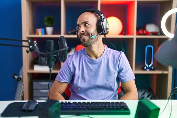 Middle Age Bald Man Playing Video Games Wearing Headphones Looking — Stock Photo, Image