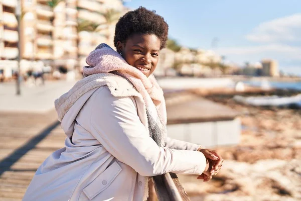 African American Woman Smiling Confident Standing Seaside — Stockfoto