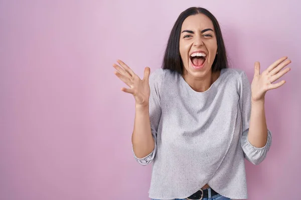 Young Brunette Woman Standing Pink Background Celebrating Crazy Amazed Success — Stock fotografie