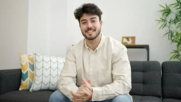 Young Hispanic Man Smiling Confident Sitting Sofa Home — Φωτογραφία Αρχείου