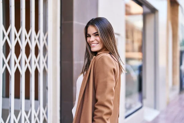 Young Beautiful Hispanic Woman Smiling Confident Looking Side Street — Stock Fotó