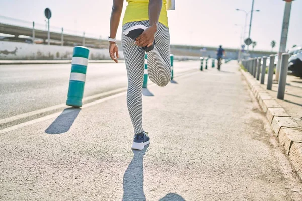 African American Woman Wearing Sportswear Stretching Leg Street — Stock Photo, Image