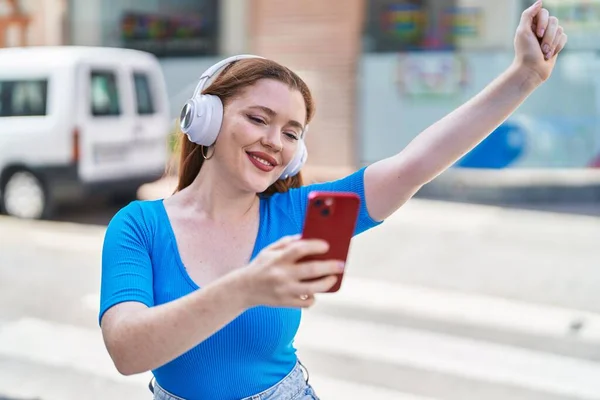 Young Redhead Woman Listening Music Dancing Street — Stock Photo, Image