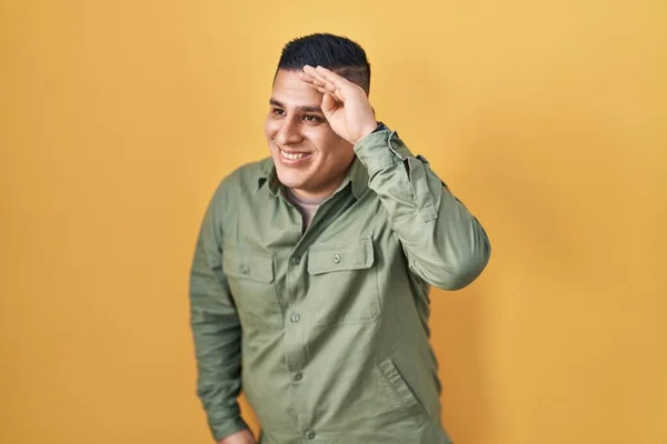 Hispanic Young Man Standing Yellow Background Very Happy Smiling Looking — Stock Photo, Image