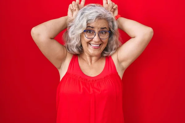 Middle Age Woman Grey Hair Standing Red Background Posing Funny — Stock Photo, Image